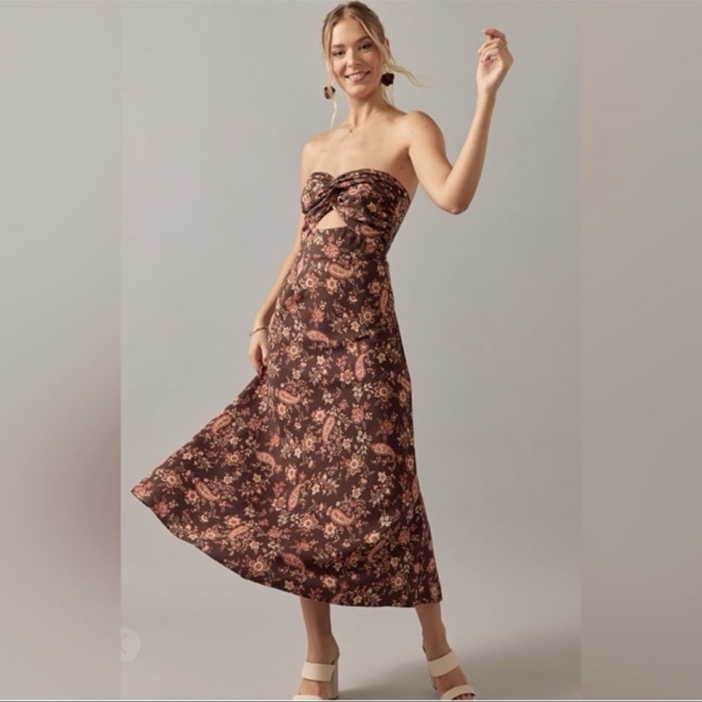 New Francescas Holly Strapless Front Twist
Floral Brown Midi Dress